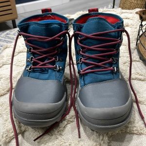 Tom’s never worn size 10 Mens ankle boots- smoke free house